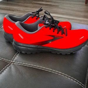 Like New Brooks / orange red/ ghost 14